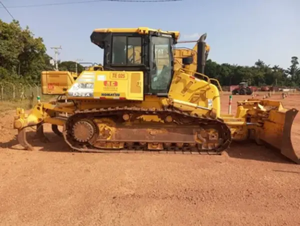 TRATOR DE ESTEIRAS KOMATSU D61EX Leilão renovação de frota de empreiteira