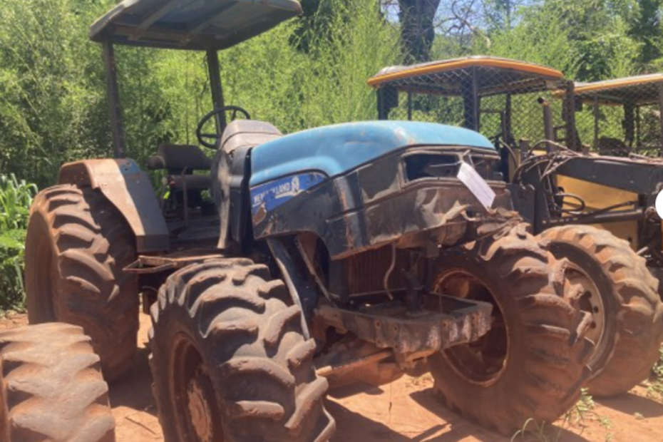Trator New Holland TL 75E 4X4 Leilão Agronegócio Vende Tratores
