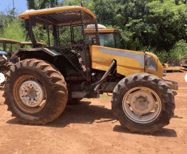 Trator Valtra A850 4X4 CR Leilão do Agronegócio tem tratores, carretas e implementos agrícolas