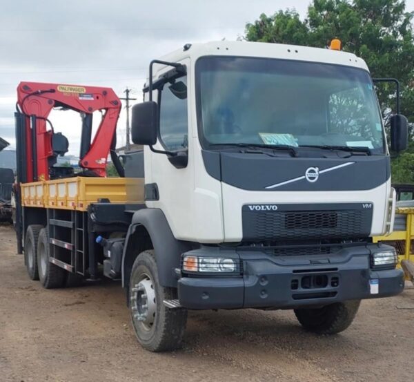 VOLVO VM 330 6X4 2022 MUNCK MADAL Leilão de Transportadora Vende Lancha, Caminhões Munck