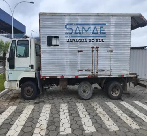 CAMINHÃO FORD CARGO 815 S Leilão de veículos companhia de saneamento