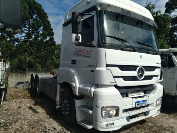 CAMINHÃO Mercedes BENZ AXOR 2544 S Leilão de veículos retomados de financiamento