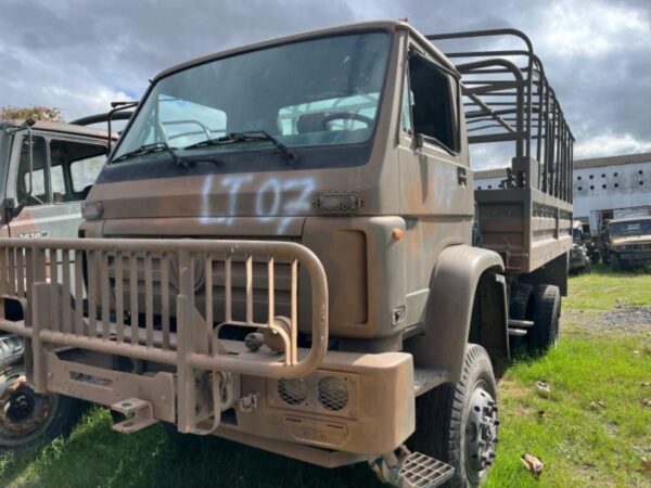 CAMINHÃO VOLKSWAGEM EMP GE WORKER EURO 3 15.180 4X4 leilão de veiculos execito