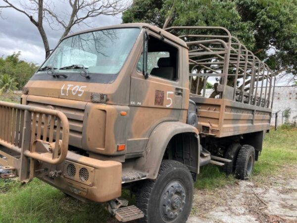 CAMINHÃO VOLKSWAGEM EMP GE WORKER EURO 3 15.180 5T 4X4 leilão de veiculos execito