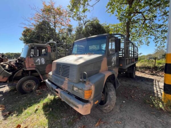 Caminhão MERCEDES-BENZ LA1418 leilão de veiculos execito