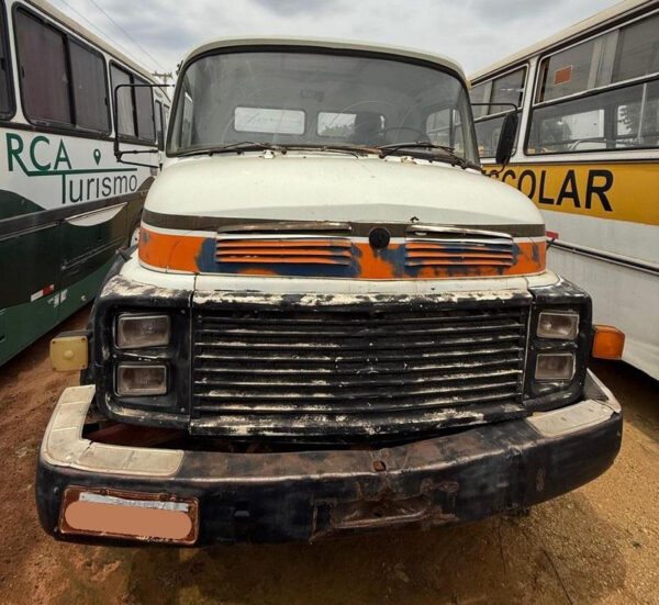 Caminhão Mercedes Benz LK Leilão de Prefeitura