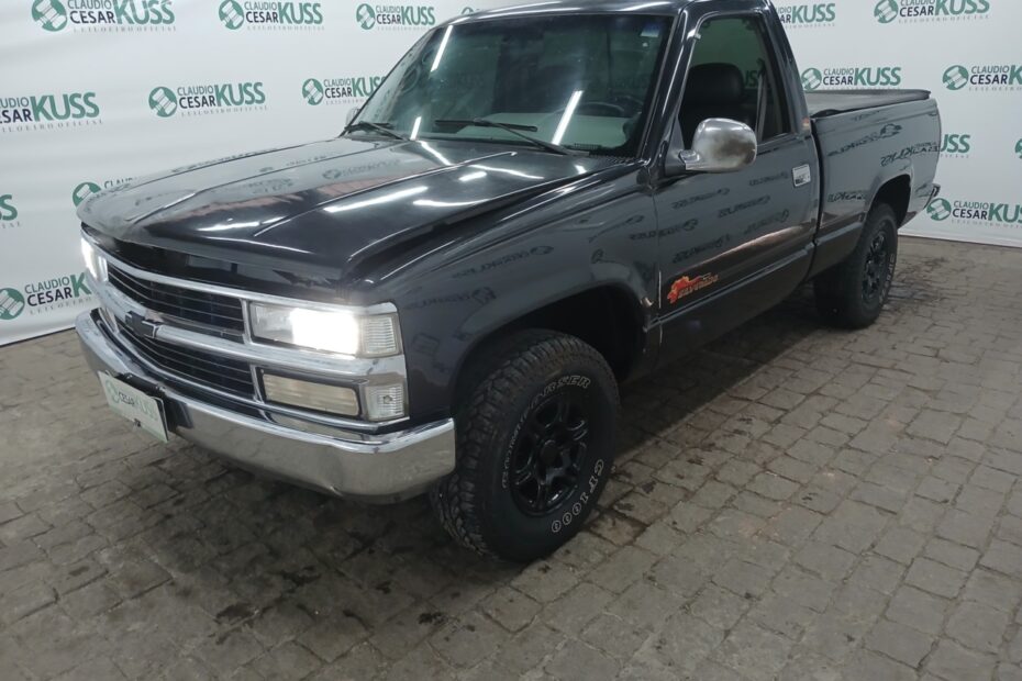 Caminhonete SILVERADO DLX Leilão de veículos retomados de finaciamento