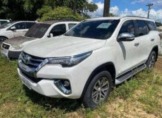 Caminhonete TOYOTA HILUX SW4 leilão de apreensões da Polícia Federal