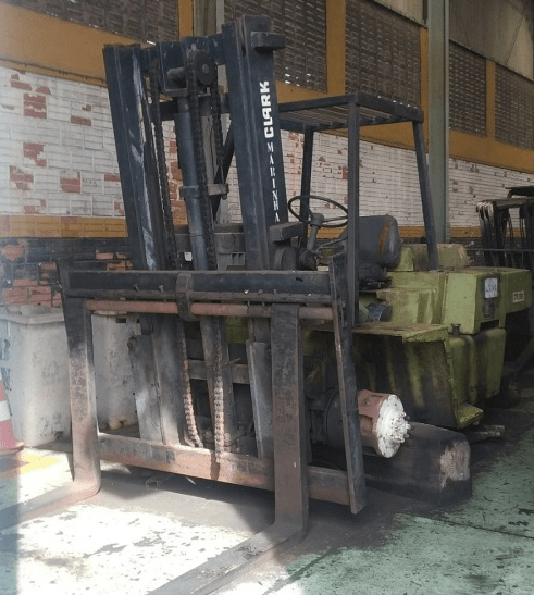 EMPILHADEIRA Nº 123498643 AUTOMOTORA MARCA CLARK MODELO leilão da Marinha