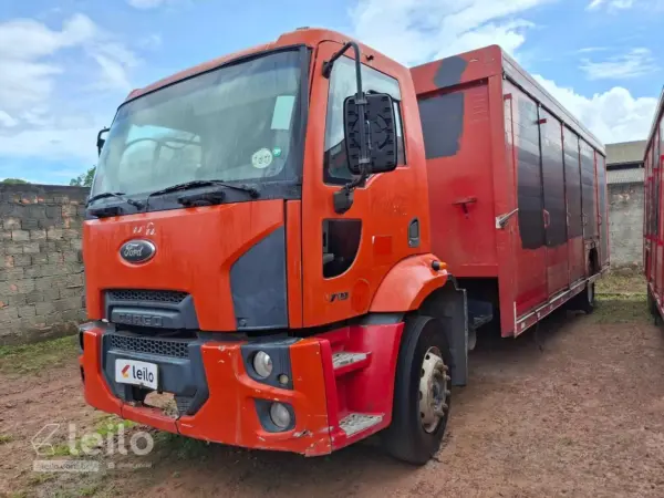 FORD CARGO 1719 Leilão de pesados reúne 71 caminhões, Sprinter, tratores e empilhadeira