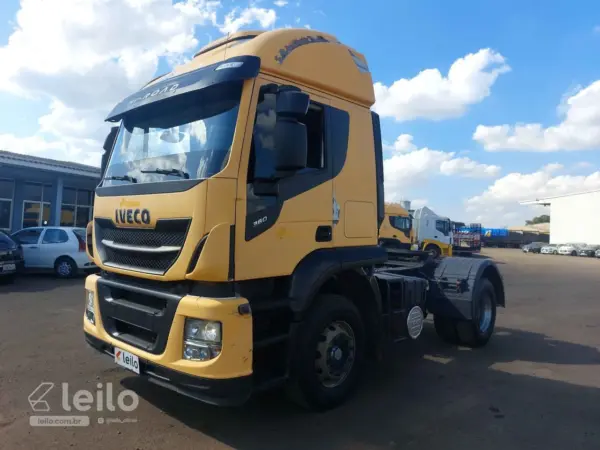 IVECO STRALIS Leilão de pesados reúne 71 caminhões, Sprinter, tratores e empilhadeira