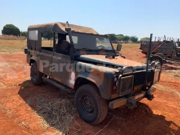 LAND ROVER PICAPE DEFENDER 110 leilão do Exercito