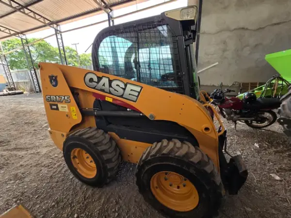 MINICARREGADEIRA CASE SR175 Leilão da Prefeitura do Paraná