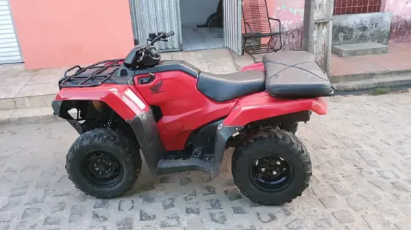 QUADRICICLO VERMELHO HONDA FOURTRAX Leilão veiculos de Companhia de Transito