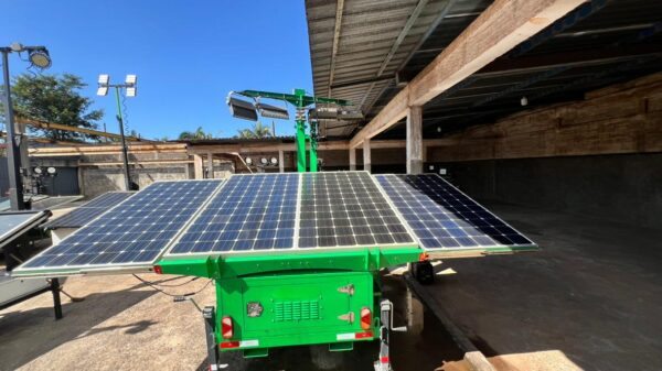 TORRES DE ILUMINAÇÃO HÍBRIDAS ENERGIA SOLAR + GERADOR DIESEL 4KVA Mega Leilão tem 52 geradores de Energia e Torre de Iluminação Solar