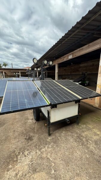 03 TORRES DE ILUMINAÇÃO SOLAR COM BATERIA DE LÍTIO Mega Leilão tem 52 geradores de Energia e Torre de Iluminação Solar