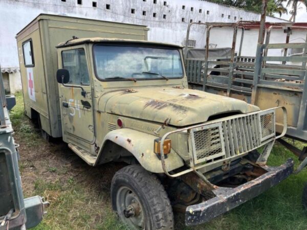 TOYOTA BANDEIRANTE 4X4 Leilão do Exército reúne 22 picapes 4x4