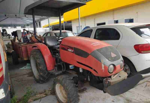 Trator AGRALE Leilão do SESC tem Sprinter, Caminhão