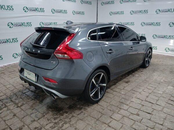 VOLVO V40 T5 RDESIGN Leilão de veículos retomados de financiamento
