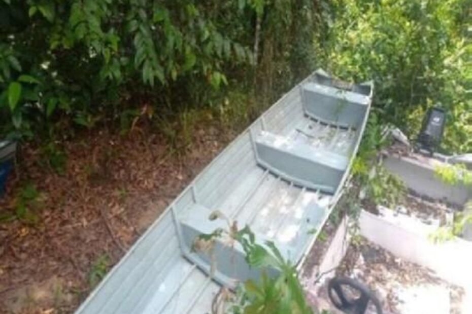 Barco VOADEIRA DE ALUMÍNIO COM MOTOR 1 Leilão de combate ao trafico de drogas