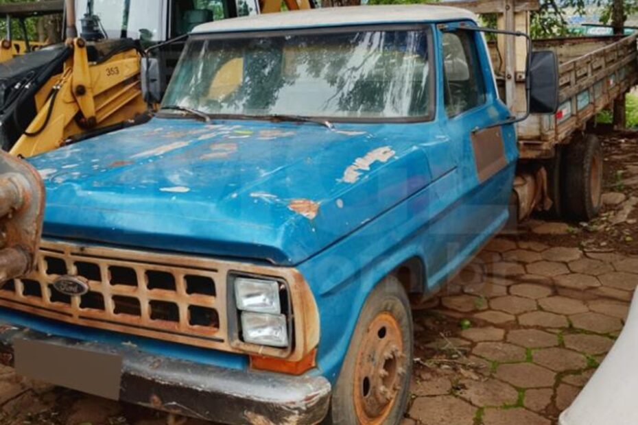 Caminhão Ford F4000 Leilão veiculos de prefeitura