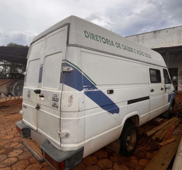 Caminhão Furgão Iveco Fiat DCity Leilão veiculos de prefeitura