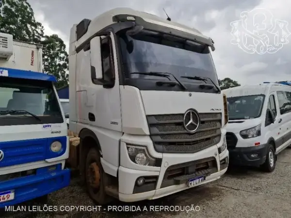 Caminhão M-BENZ ACTROSLeilão em SP tem carros, caminhões e pneus