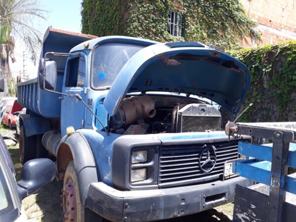Caminhão Mercedes BENZ Leilão de veículos Prefeitura em SP 1