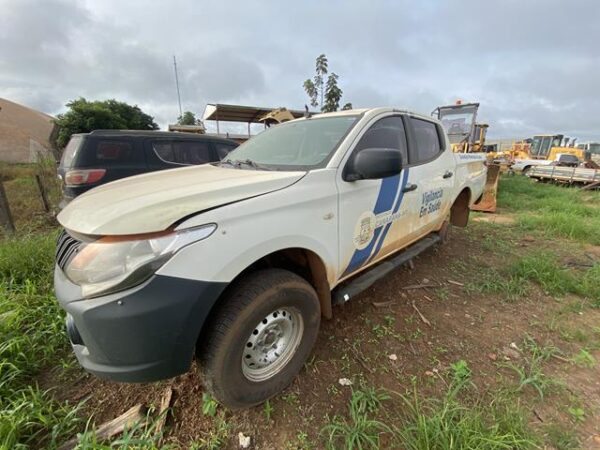 Caminhonete Mitisubishi L200 TRITON Leilão de veiculos frota de prefeitura