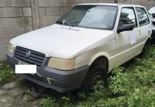 FIAT UNO MILLE FIRE Leilão de Empreiteira tem caminhão e caminhonete