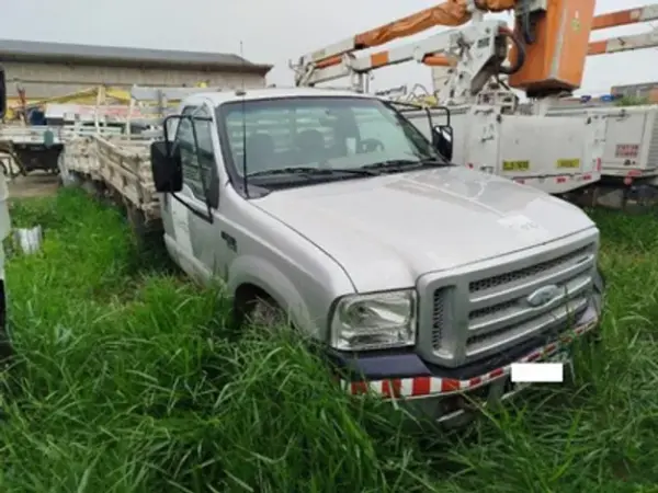 FORD F350 G, Leilão de Empreiteira tem caminhão e caminhonete