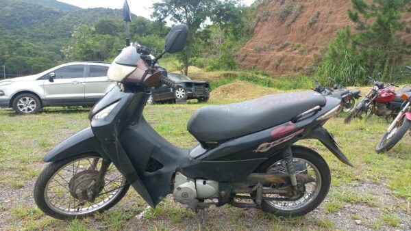 HONDA BIZ 125 KS Leilão com 70 veículos apreendidos