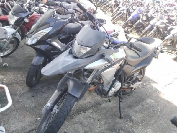 Moto HONDA XRE 300 Leilão veiculos do DER são paulo