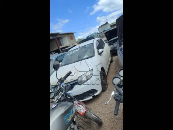 RENAULT SANDERO Leilão do Detran reúne 555 veículos