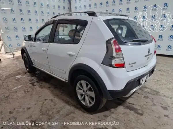 RENAULT SANDERO STEPWAY Leilão em SP tem carros, caminhões e pneus