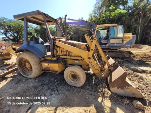 RETRO ESCAVADEIRA CASE Leilão veiculos de prefeitura