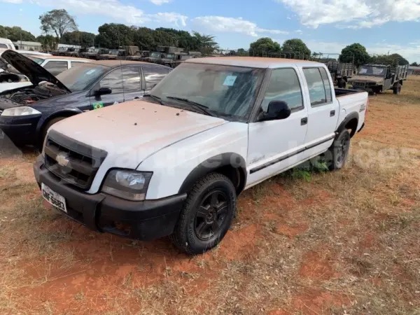 S10-2.8-L-05PSG-4X4-CHEVROLET-leilao-de-viatura-do-exercito-600x450