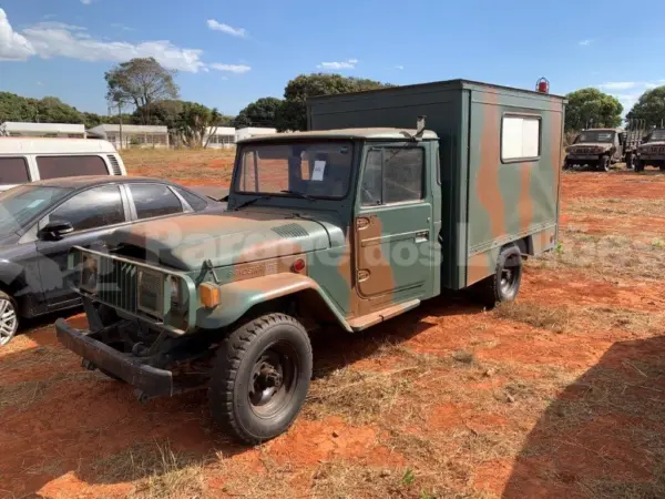 TOYOTA-TOYOTA-BANDEIRANTE-leilao-do-Exercito-600x450