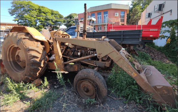 TRATOR VALMET Leilão da Receita Federal