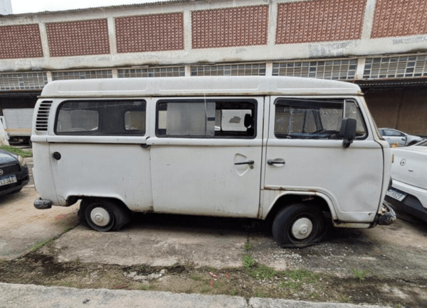 VEÍCULO MARCA VOLKSWAGEN, MODELO KOMBI Leilão do Depósito Público do Rio