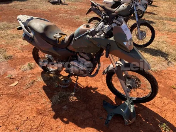 XRE-300-TRAIL-leilao-de-viaturas-do-Exercito-Brasileiro-600x450