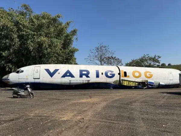 Avião Boeing 727-200 VarigLog Leilão em São Paulo oferece Avião monomotor e máquinas industriais