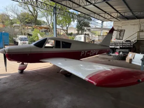 Avião Cherokee 140 Leilão em São Paulo oferece Avião monomotor e máquinas industriais