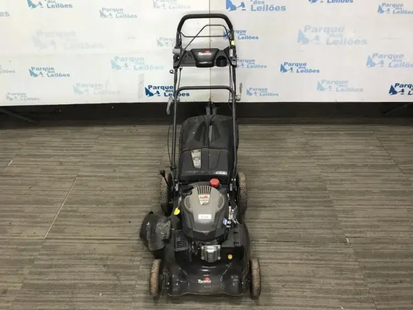 CORTADOR DE GRAMA A GASOLINA Leilão da embaixada dos Estados Unidos