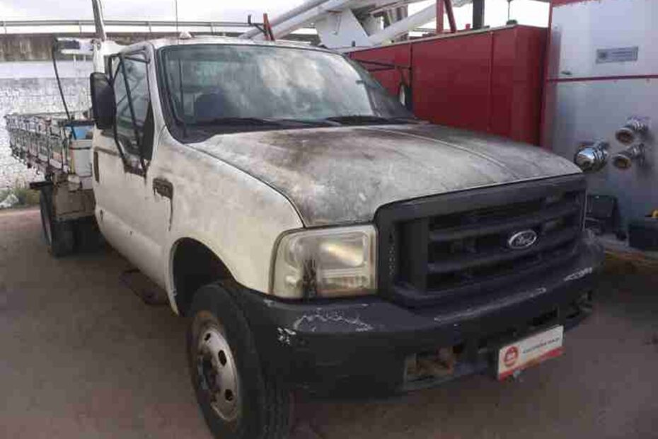 Leilão veiculos do Detran Caminhão FORD F-4000 3.9 Turbo