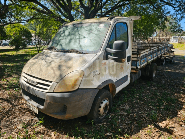 Caminhão IVECO DAILY leilão de viatura do exercito