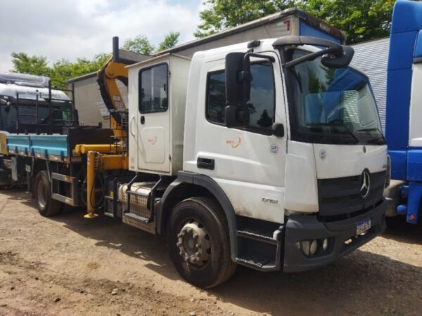 Caminhão M.BENZ ATEGO 1719 com MUNCK DIESEL Leilão de Veiculos em São paulo