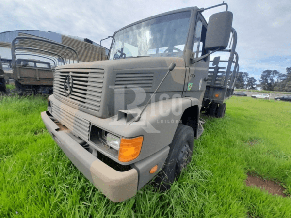 Caminhão MERCEDES-BENS leilão de viatura do exercito