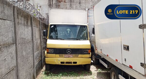 Caminhão Mercedes BENZ Leilão de veiculos da PRF