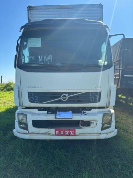Caminhão VOLVO VM 270 6X2 Leilão veiculos do Tribunal